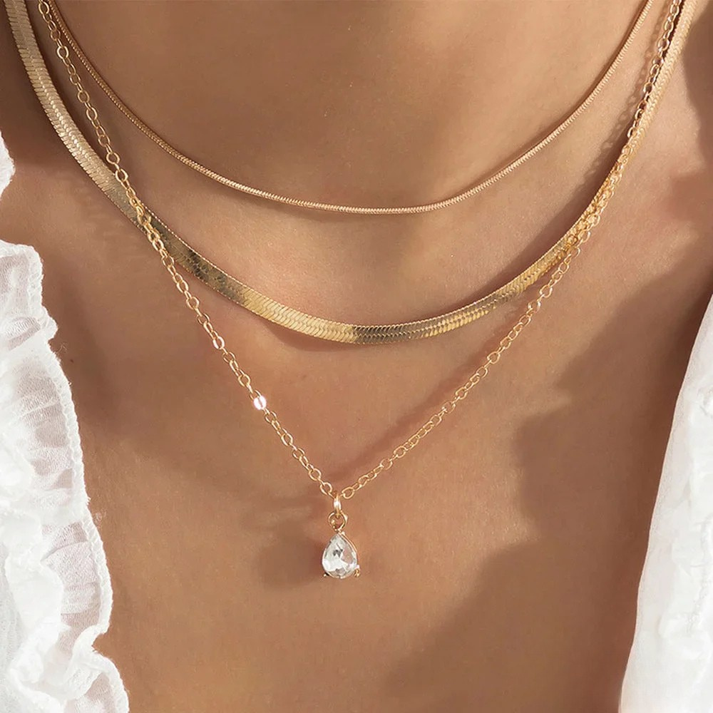 Ava | Elegant Gold Necklace with Layered Design and Cubic Zirconia Pendant