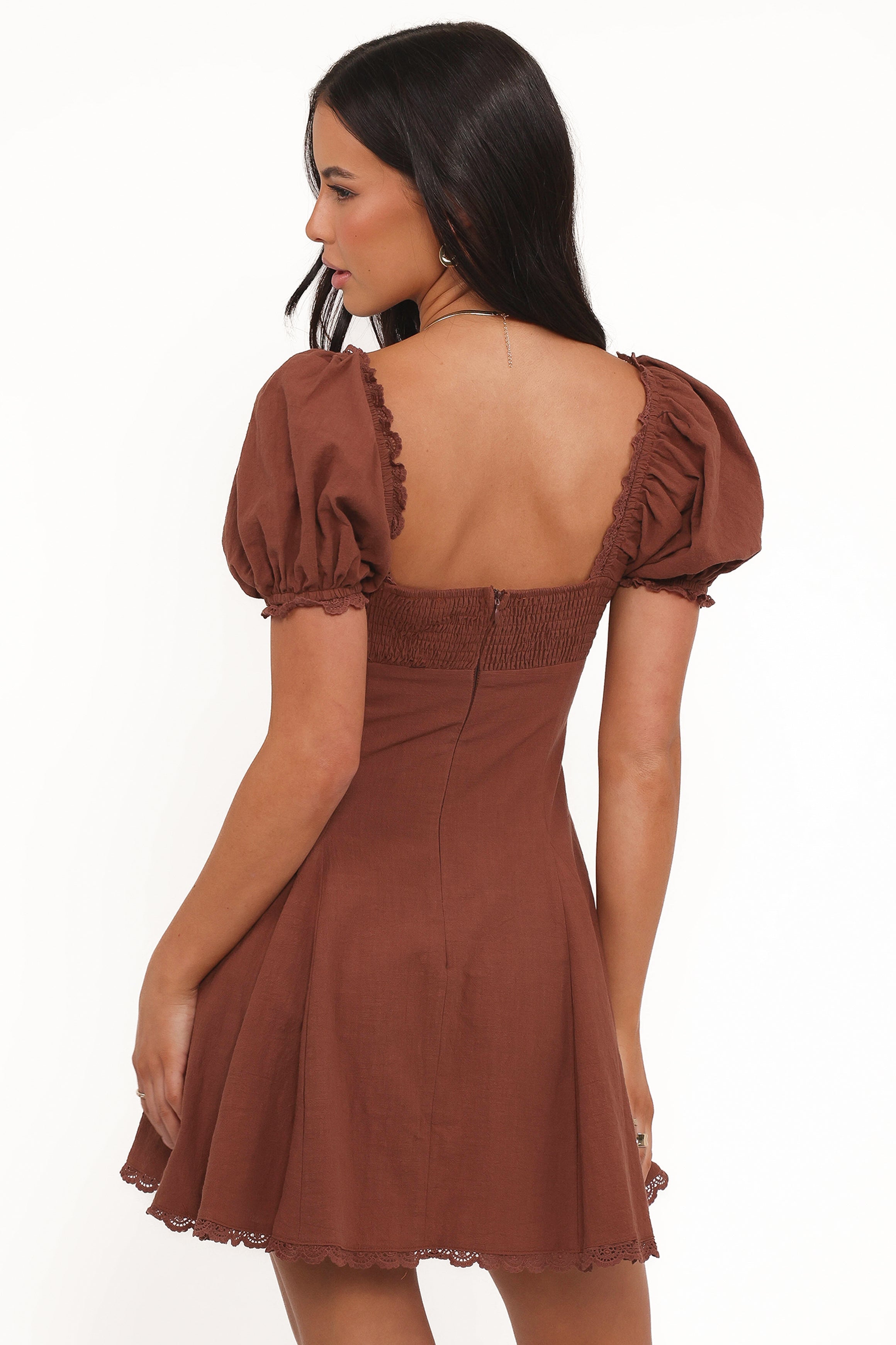 Mia | Chic Summer Mini Dress with Square Neckline and Lace Trim